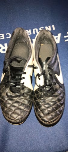 Men's Used Size 8.5 (Women's 9.5) Molded Cleats Nike Tiempo legend Cleats