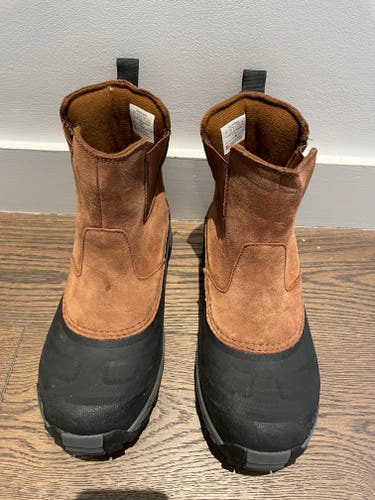 The North Face Tan and Black Adult Used Unisex Size 7.5 (Women's 8.5) Boots