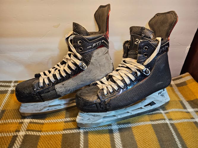 PRO STOCK Seattle Thunder Birds CCM JetSpeed FT1 Hockey Skates Regular Width Pro Stock 9.5