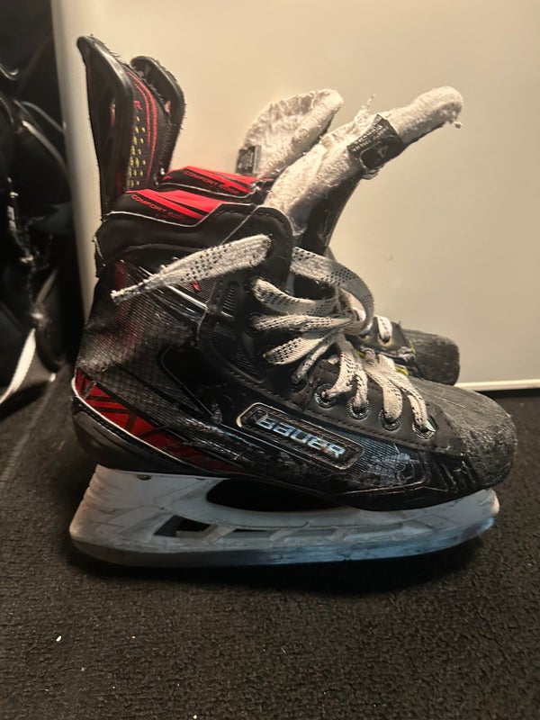 Used Bauer Regular Width Size 4 Vapor 2X Hockey Skates