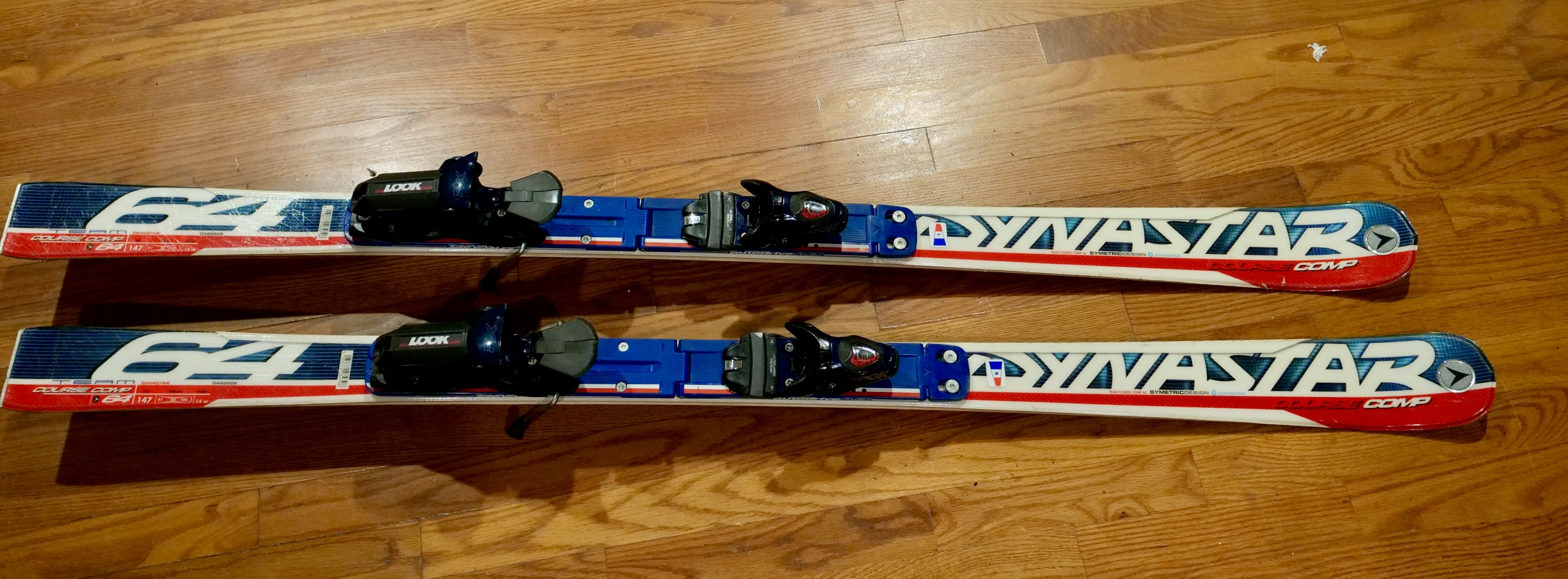 Used Junior Racing Skis Dynastar Course Comp 64 147 CM With Look Bindings Max Din 10