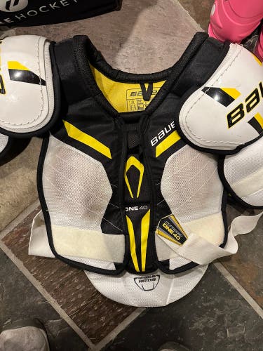 Bauer supreme one40 womens shoulder pads