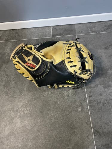 Used Right Hand Throw 32" CM3000XSBT Catcher's Glove