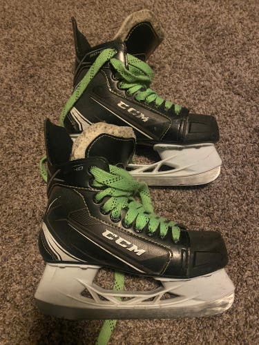 Junior CCM Size 4 Tacks 9040 Hockey Skates