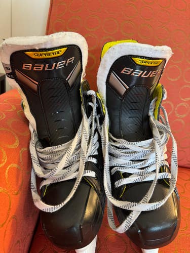 Senior Used Bauer Supreme 3S Hockey Skates Regular Width 8