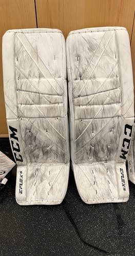 35" CCM Pro Stock Eflex 5 Goalie Leg Pads