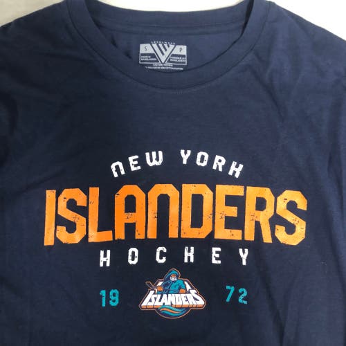 NEW New York Islanders mens small tshirt