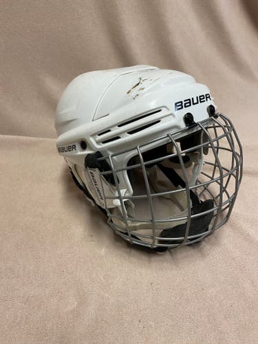 Junior Used Medium Bauer BHH2100M Helmet