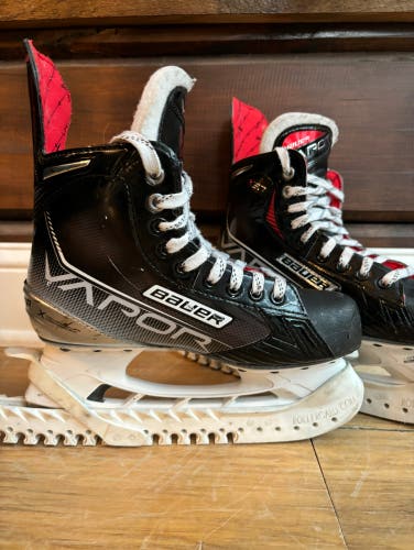 Used Bauer Size 5.5 Vapor X3.7 Hockey Skates