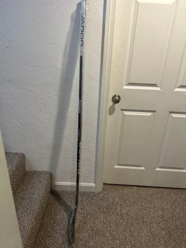 Senior Right Handed P28 Pro Stock Vapor Hyperlite Hockey Stick