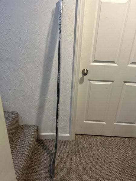 Senior Right Handed P28 Pro Stock Vapor Hyperlite Hockey Stick