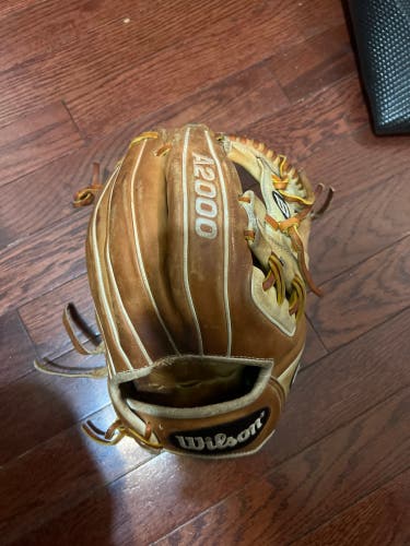 Used 2020 Right Hand Throw 11.5" Baseball Glove