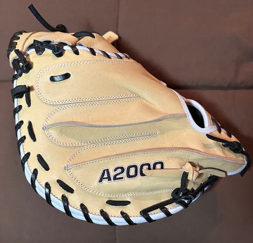 Wilson A2000 Catcher’s Mitt 33”