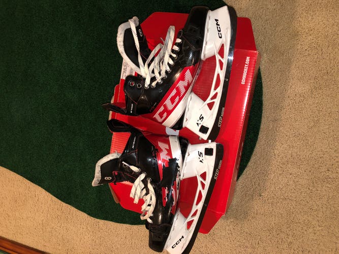 Senior CCM Regular Width  9.5 JetSpeed FT4 Pro Hockey Skates