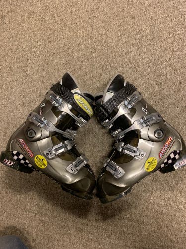Atomic ski boots mondo 25.5