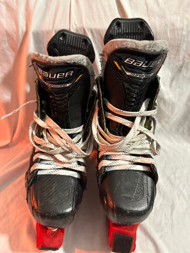 Size 6 Fit 3 Bauer Supreme M5 Pro Hockey Skates
