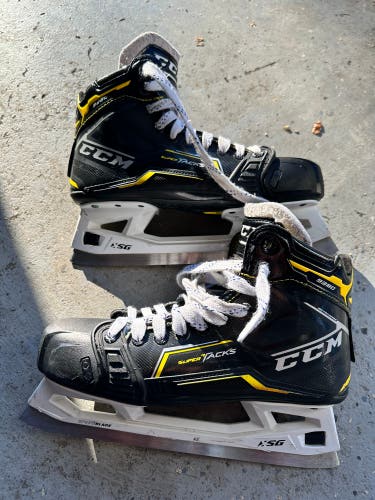 Used CCM Regular Width 9.5 Super Tacks 9380 Hockey Goalie Skates