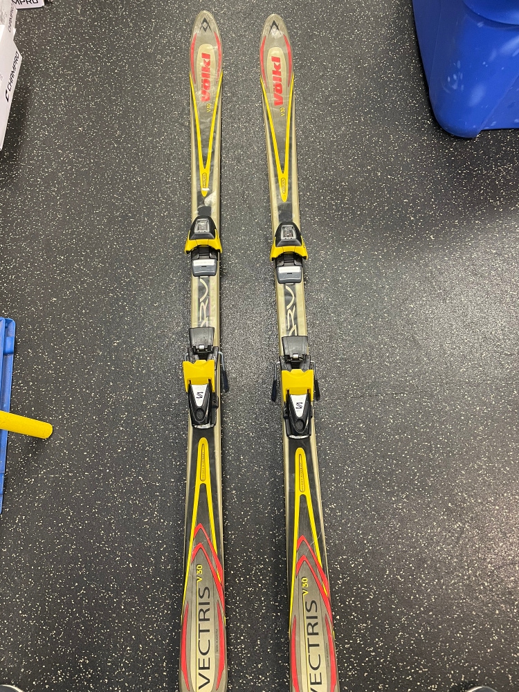 Used 158 cm With Bindings Vectris carver v30 Skis