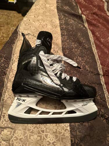 Senior New Bauer Supreme Mach Hockey Skates Regular Width 7.5