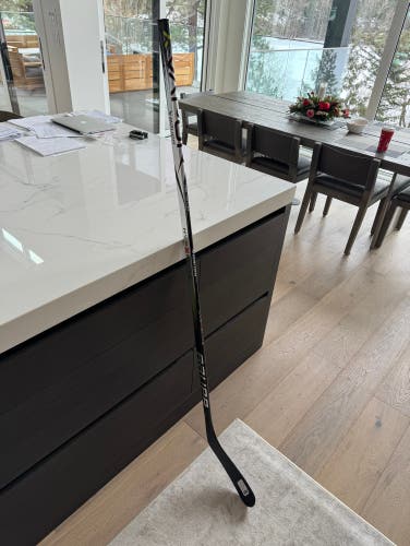 New Bauer Vapor Hyperlite 2 Intermediate New Left Hand Hockey Stick P92