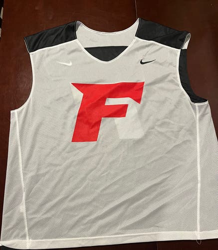 Fairfield lacrosse team issued reversible white/black pinnie