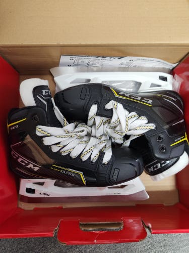 Junior New CCM Super Tacks 9370 Hockey Goalie Skates Regular Width Size 4.5
