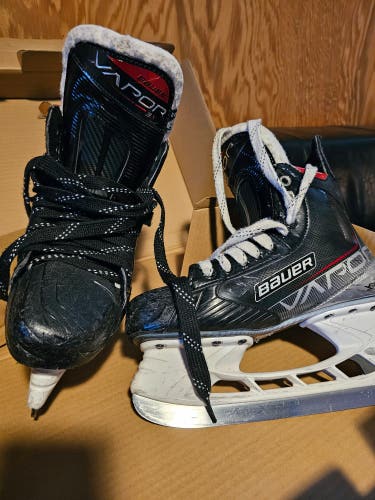 Used Intermediate Bauer Vapor 3X Hockey Skates Regular Width 6.5