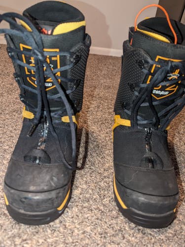 Used Men's Size 9.0 Thirty Two TM-2 Jones XLT Snowboard Boots