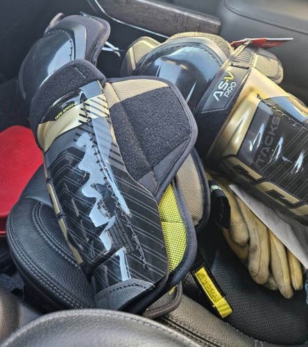 Brand New CCM 14"  ASV Pro Shin Pads