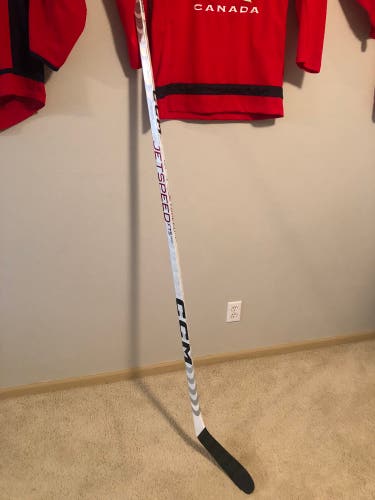 Senior Left Hand P28 Jetspeed FT6 Pro Hockey Stick