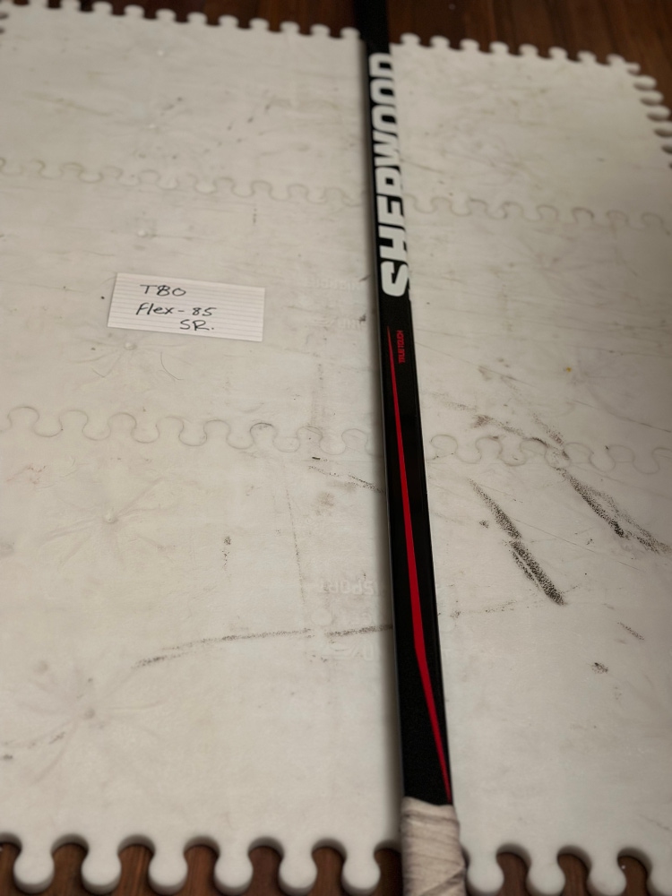 Intermediate Left Hand Mid Pattern T80 Hockey Stick