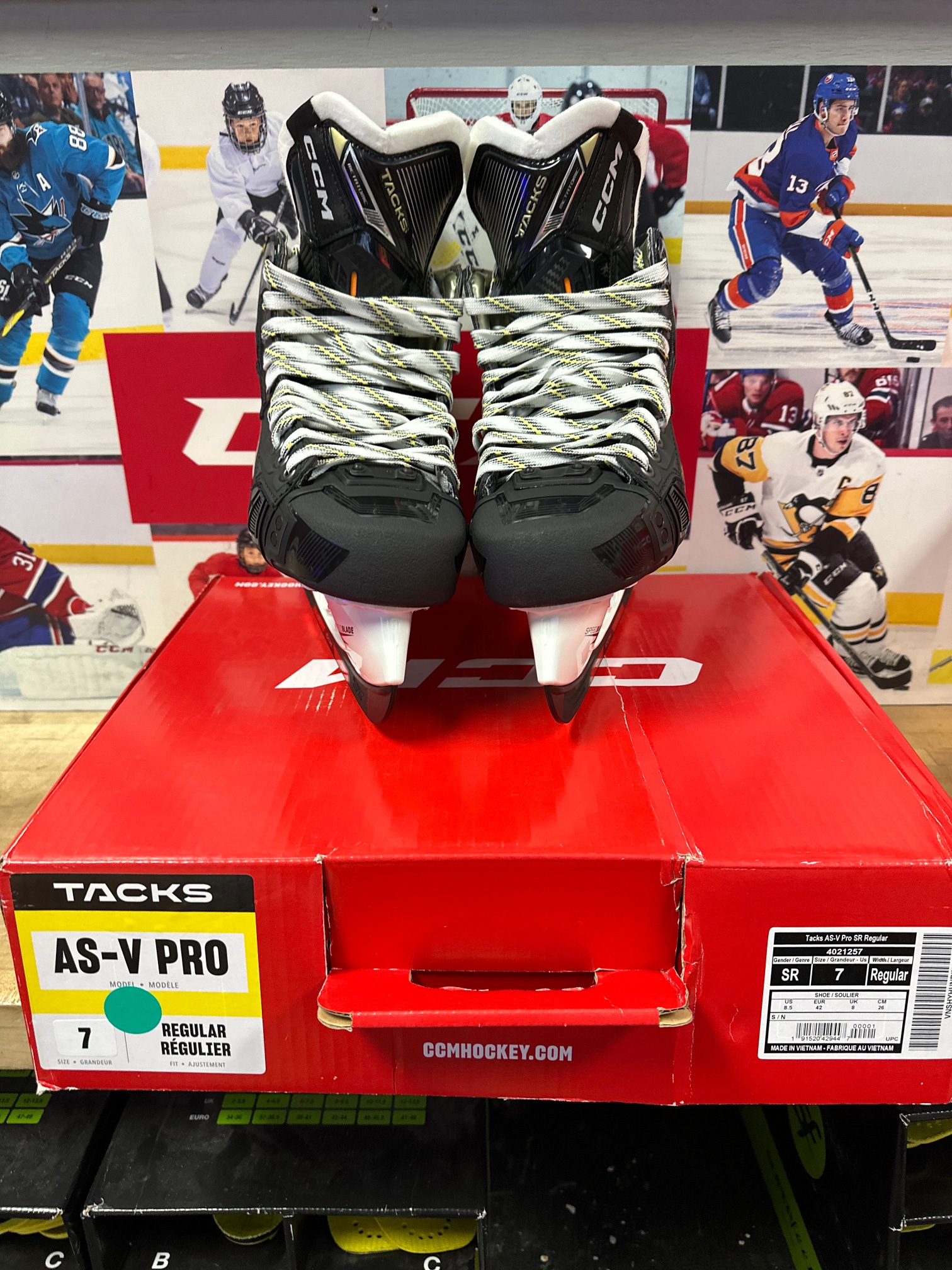 Boot only- New Senior CCM AS-V Pro Hockey Skates Regular width size 7