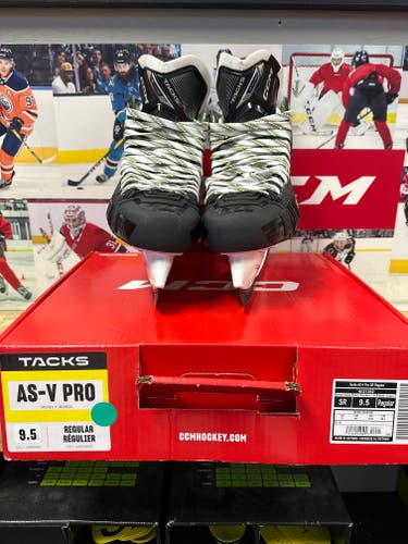 Boot only- New Senior CCM AS-V Pro Hockey Skates Regular width size 9.5