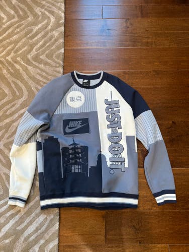 Medium Nike Sportswear NSW Tokyo Sweater