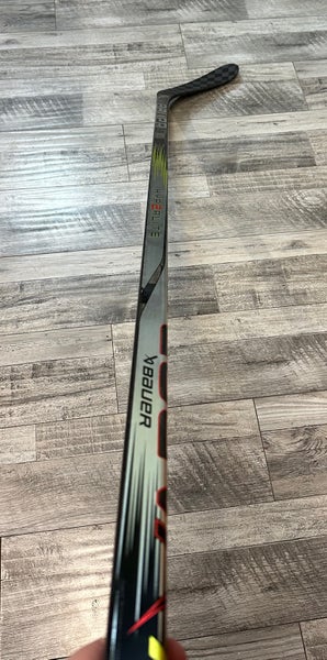 70 Flex Right Hand P28 Vapor Hyp2rlite Hockey Stick