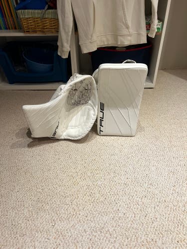 New True L20.2 Glove And Blocker (590)