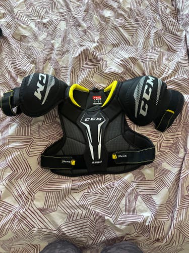 CCM Tacks 9550 Shoulder Pads