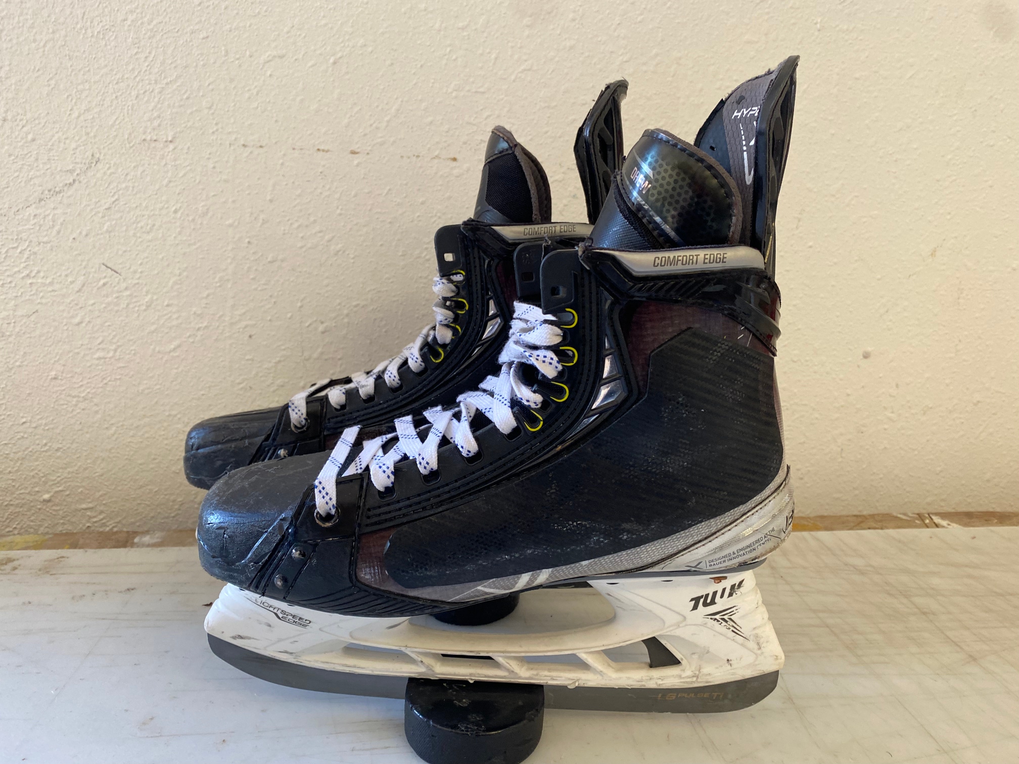 Bauer Vapor HyperLite Mens Pro Stock Size 10 Hockey Skates MIC 6102