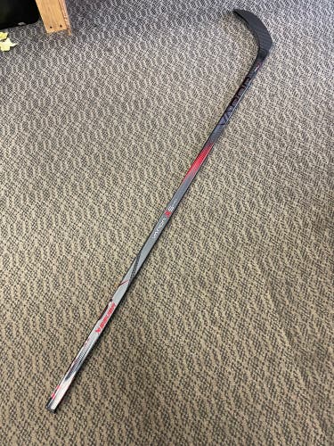 Senior Right Handed P28 Vapor X5 Pro Hockey Stick