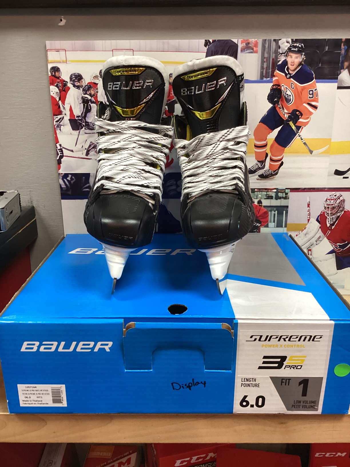New intermediate Bauer Supreme 3S Pro Hockey Skates size 6 Fit 1