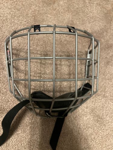 Bauer player cage