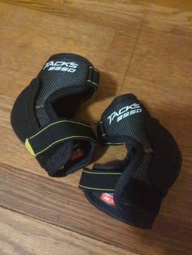 Youth Used Medium CCM Tacks Elbow Pads