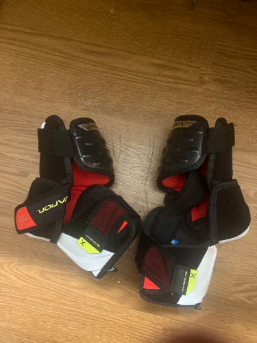 Used Medium Bauer Vapor Hyperlite Elbow Pads