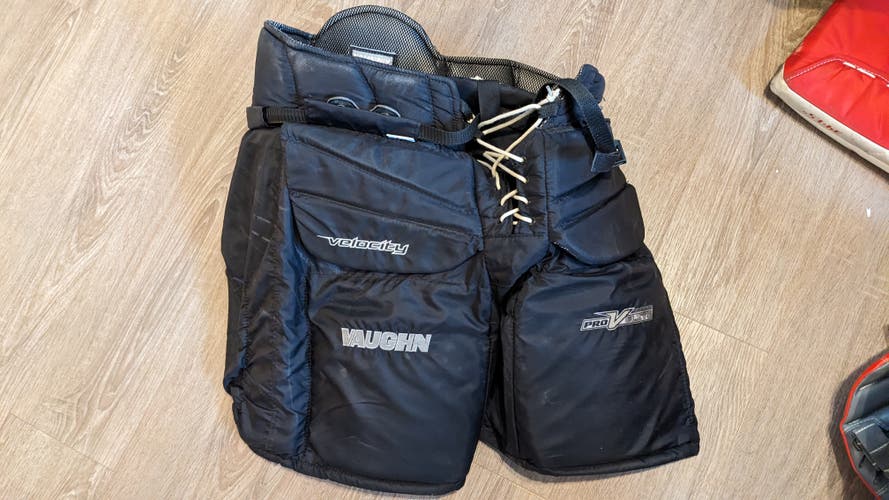 Used Senior Small Vaughn Velocity Pro V Elite Carbon Hockey Goalie Pants