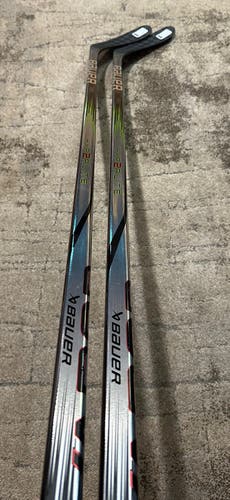NEW!! 2 PACK! 2x 77 Flex Right Hand P28 Vapor Hyp2rlite Hockey Sticks