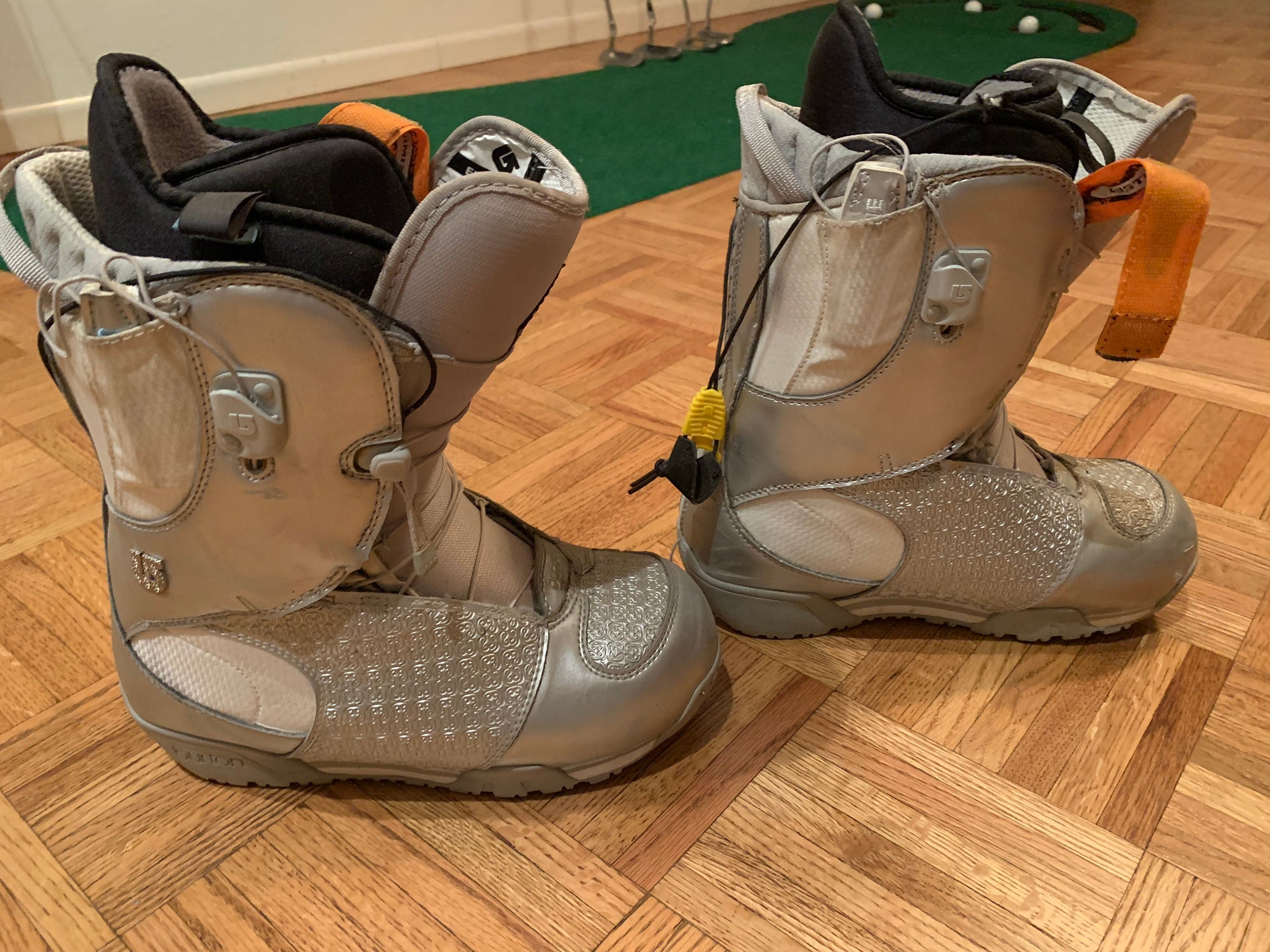 Women's 8.0) Burton Emerald Snowboard Boots | SidelineSwap | Buy