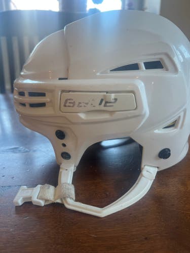 New Small Bauer Re-Akt 150 Helmet