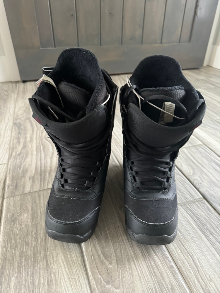 Burton Mint Lace Snowboard Boots Size (7W)