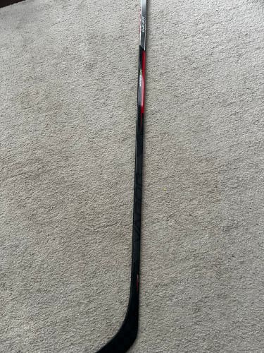 2 Sticks Senior Left Hand P28  Vapor Hyperlite Hockey Stick
