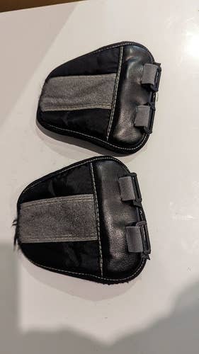 Warrior leg pad wings black